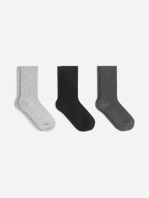 Chaussettes-ARKET Lot de 3 paires de chaussettes côtelées en coton Gris clair/Gris/Noir